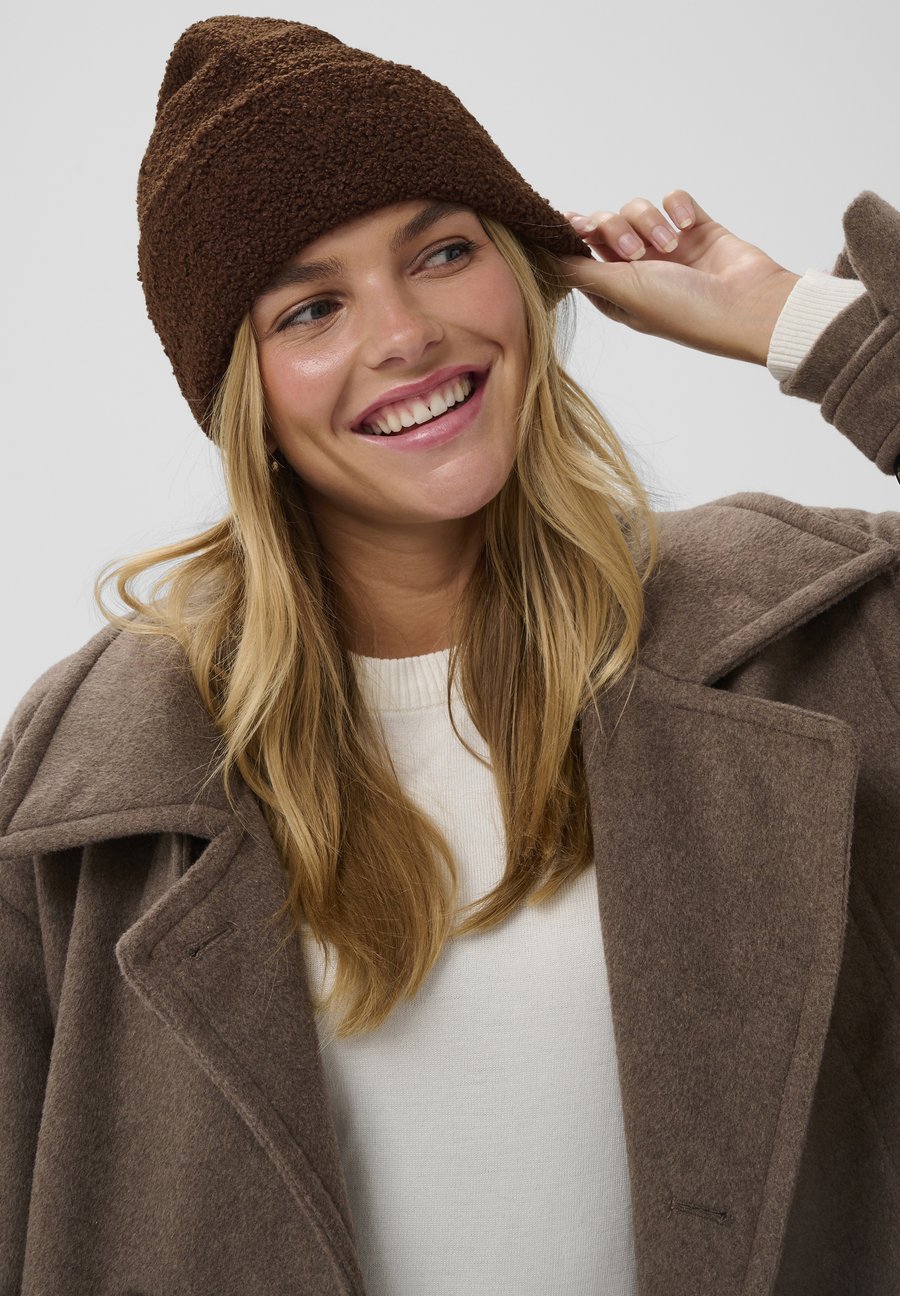 Шапка Saint Tropez NANYASZ BEANIE, Chocolate Brown/Dark Brown
Шапка Saint Tropez NANYASZ BEANIE, Chocolate Brown/Dark Brown