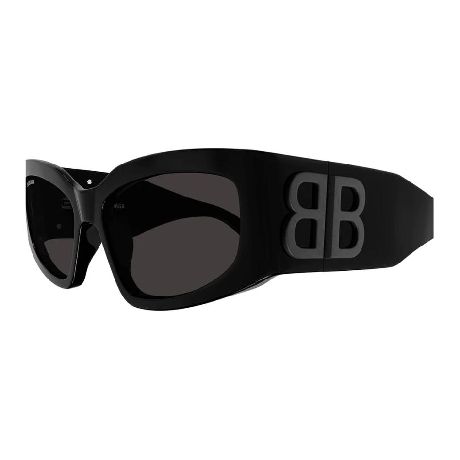 Солнцезащитные очки Balenciaga в форме кошачьего глаза
Солнцезащитные очки Balenciaga в форме кошачьего глаза