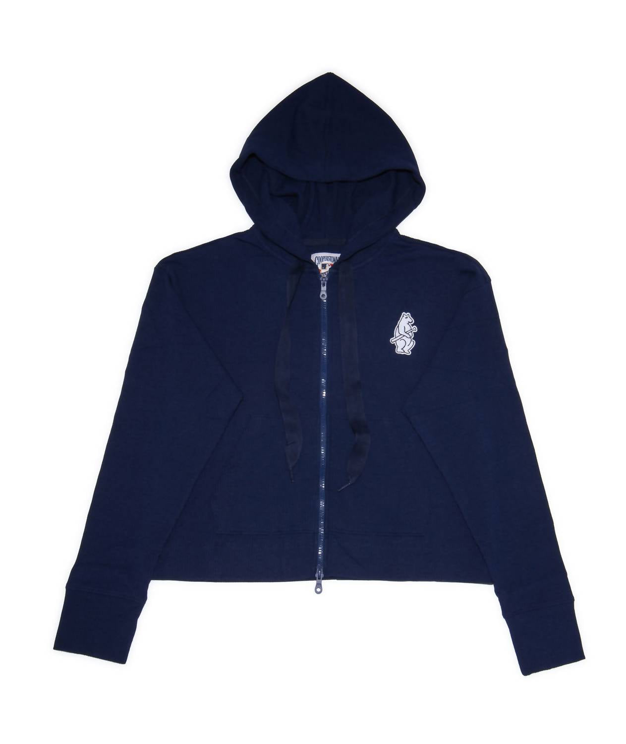 Женская худи кроп с ребристым узором и логотипом Cubs в темно-синем цвете Terez
Женская худи кроп с ребристым узором и логотипом Cubs в темно-синем цвете Terez