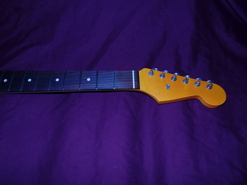 22 XJ Fret Relic 12 Radius C Stratocaster Allparts Fender Лицензированный гриф из палисандра Fender Licensed Stratocaster Neck
22 XJ Fret Relic 12 Radius C Stratocaster Allparts Fender Лицензированный гриф из палисандра Fender Licensed Stratocaster Neck