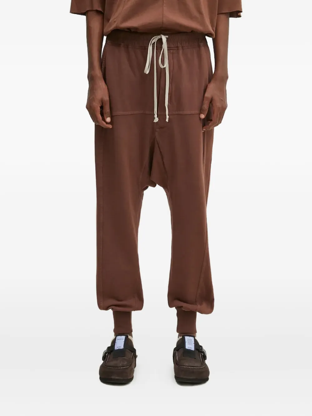 Брюки с кулиской и низким шаговым швом Rick Owens DRKSHDW, коричневый
Брюки с кулиской и низким шаговым швом Rick Owens DRKSHDW, коричневый