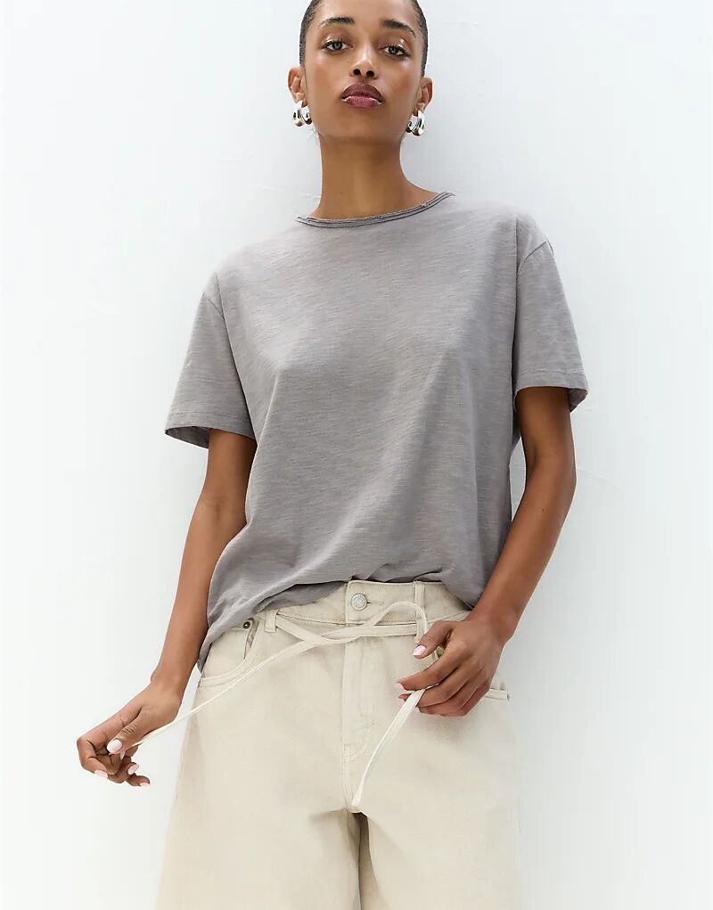 Футболка Pull&Bear с необработанной отделкой серого цвета
Футболка Pull&Bear с необработанной отделкой серого цвета