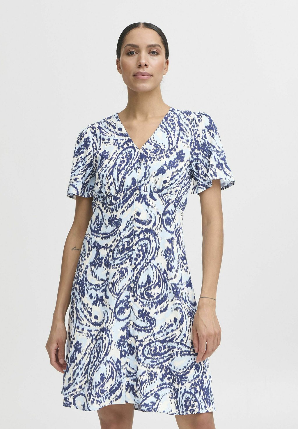 Платье-рубашка BYMmmjoella b.young by Zalando, синий
Платье-рубашка BYMmmjoella b.young by Zalando, синий