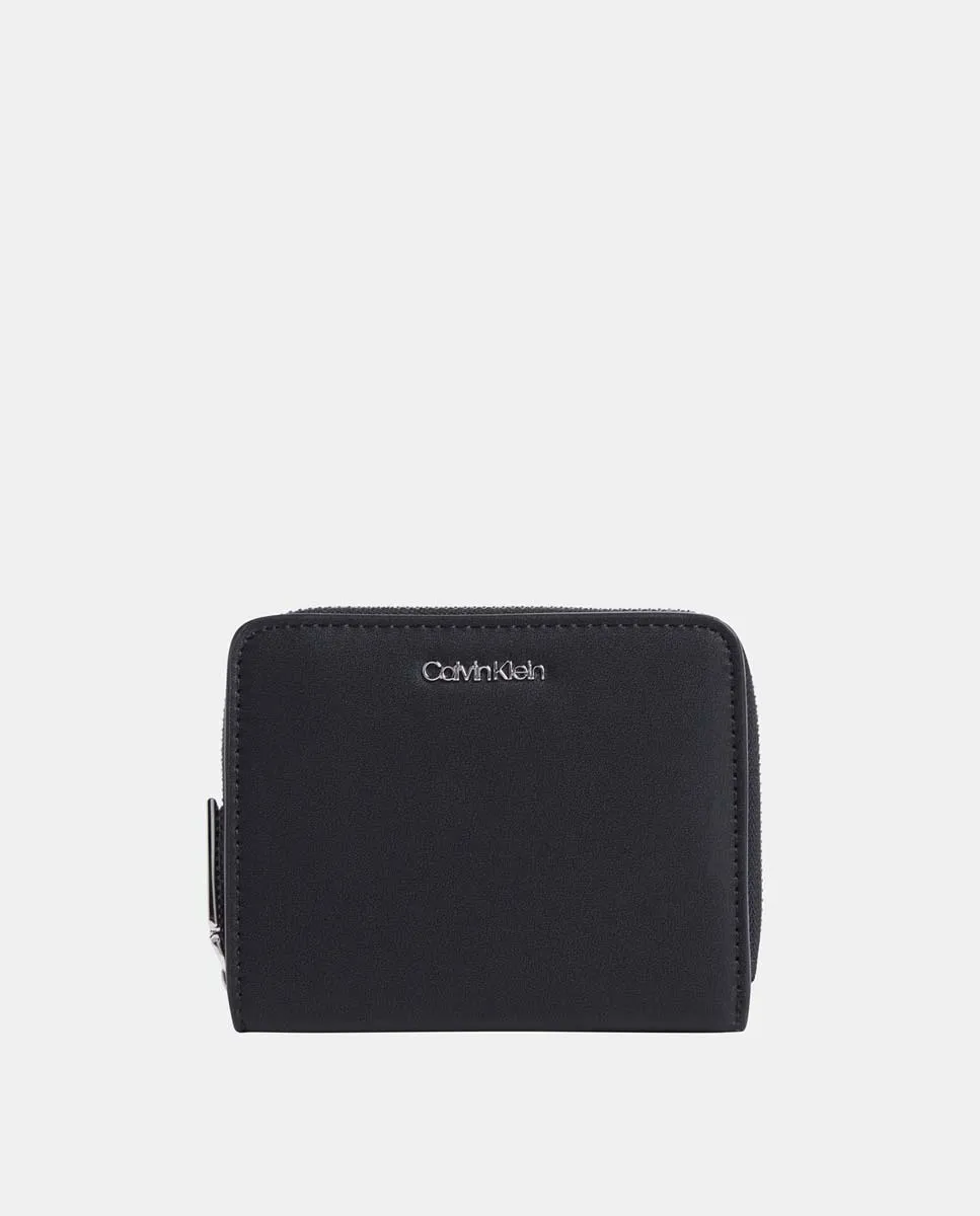 Средний кошелек с кошельком для монет Calvin Klein, черный
Средний кошелек с кошельком для монет Calvin Klein, черный