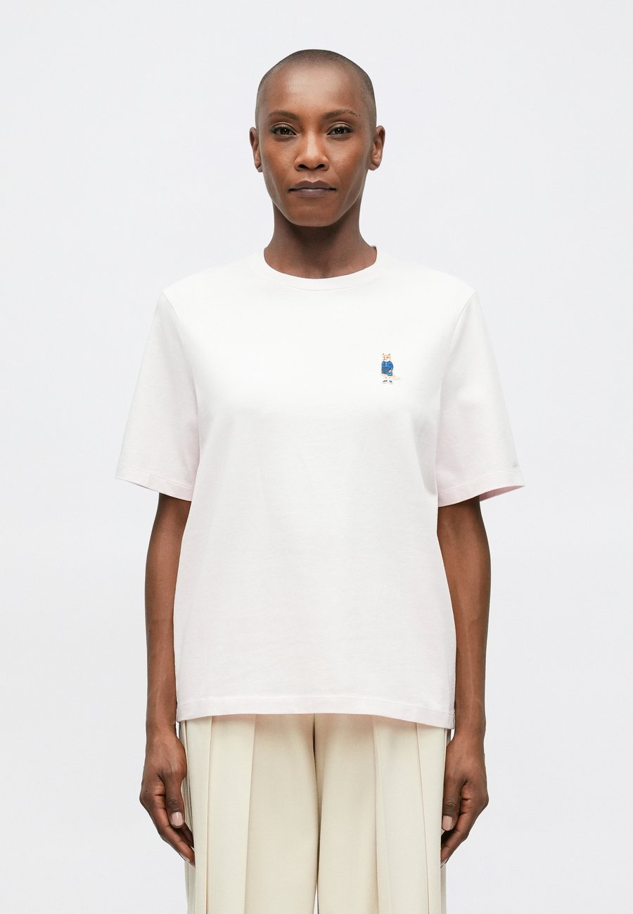 Футболка Maison Kitsuné DRESSED FOX COMFORT TEE, Pale Rose/Light Pink
Футболка Maison Kitsuné DRESSED FOX COMFORT TEE, Pale Rose/Light Pink