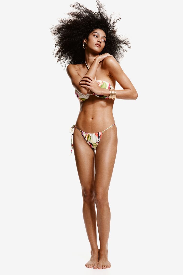 Плавки бикини-стринги H&M, бежевый
Плавки бикини-стринги H&M, бежевый