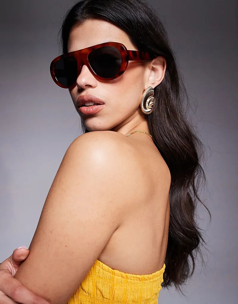 Эксклюзивные солнцезащитные очки-авиаторы Kaiia с массивными дымчатыми линзами в оранжево-черепаховом цвете
Эксклюзивные солнцезащитные очки-авиаторы Kaiia с массивными дымчатыми линзами в оранжево-черепаховом цвете