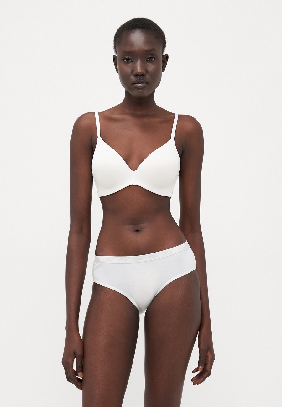 Трусы Anna Field Briefs, Black/Grey/Navy/White/Beige/Black
Трусы Anna Field Briefs, Black/Grey/Navy/White/Beige/Black