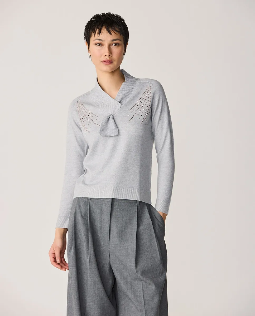 Женский джемпер с воротником-галстуком и стразами Hotfix Escorpion, серый
Женский джемпер с воротником-галстуком и стразами Hotfix Escorpion, серый