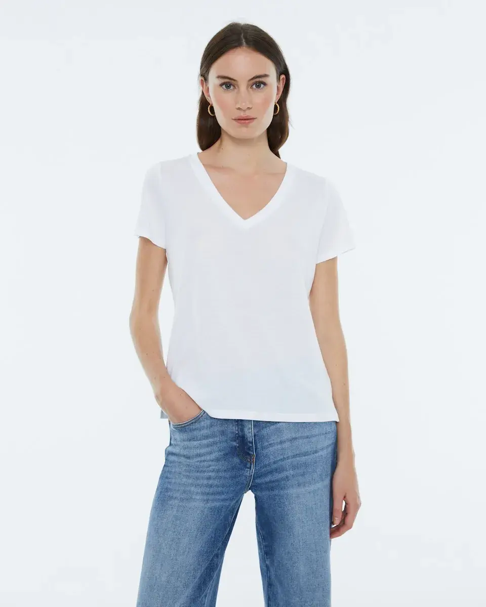 Базовая женская футболка с V-образным вырезом и короткими рукавами Andam, белый
Базовая женская футболка с V-образным вырезом и короткими рукавами Andam, белый