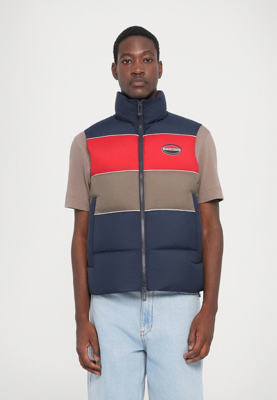 Куртка Emporio Armani Waistcoat, Blu Navy /Dark Blue
Куртка Emporio Armani Waistcoat, Blu Navy /Dark Blue