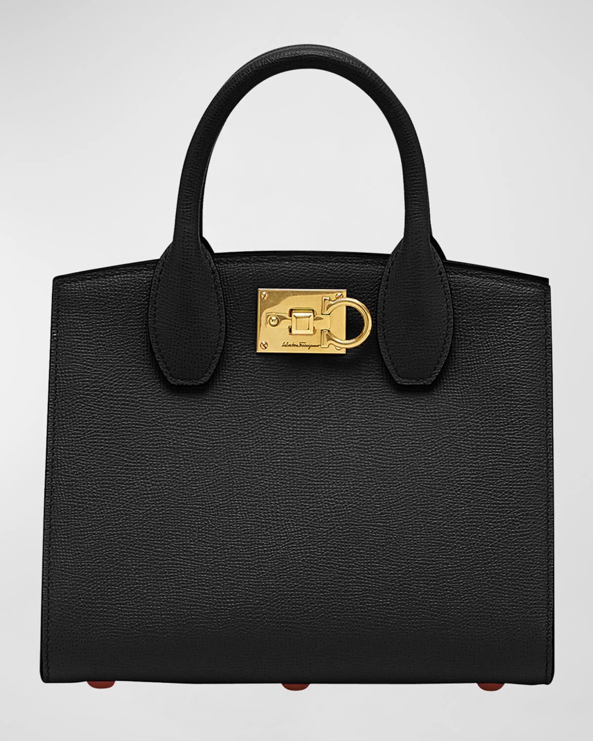 Миниатюрная кожаная сумка Studio Box с ручкой сверху Ferragamo, цвет Nero
Миниатюрная кожаная сумка Studio Box с ручкой сверху Ferragamo, цвет Nero