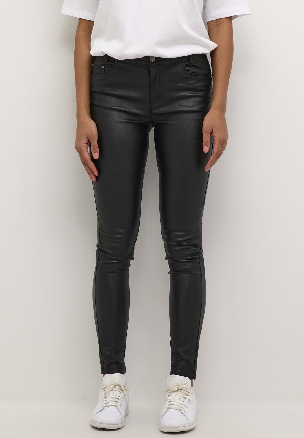 Джинсы облегающие COATED Kaffe, цвет Mottled Black
Джинсы облегающие COATED Kaffe, цвет Mottled Black