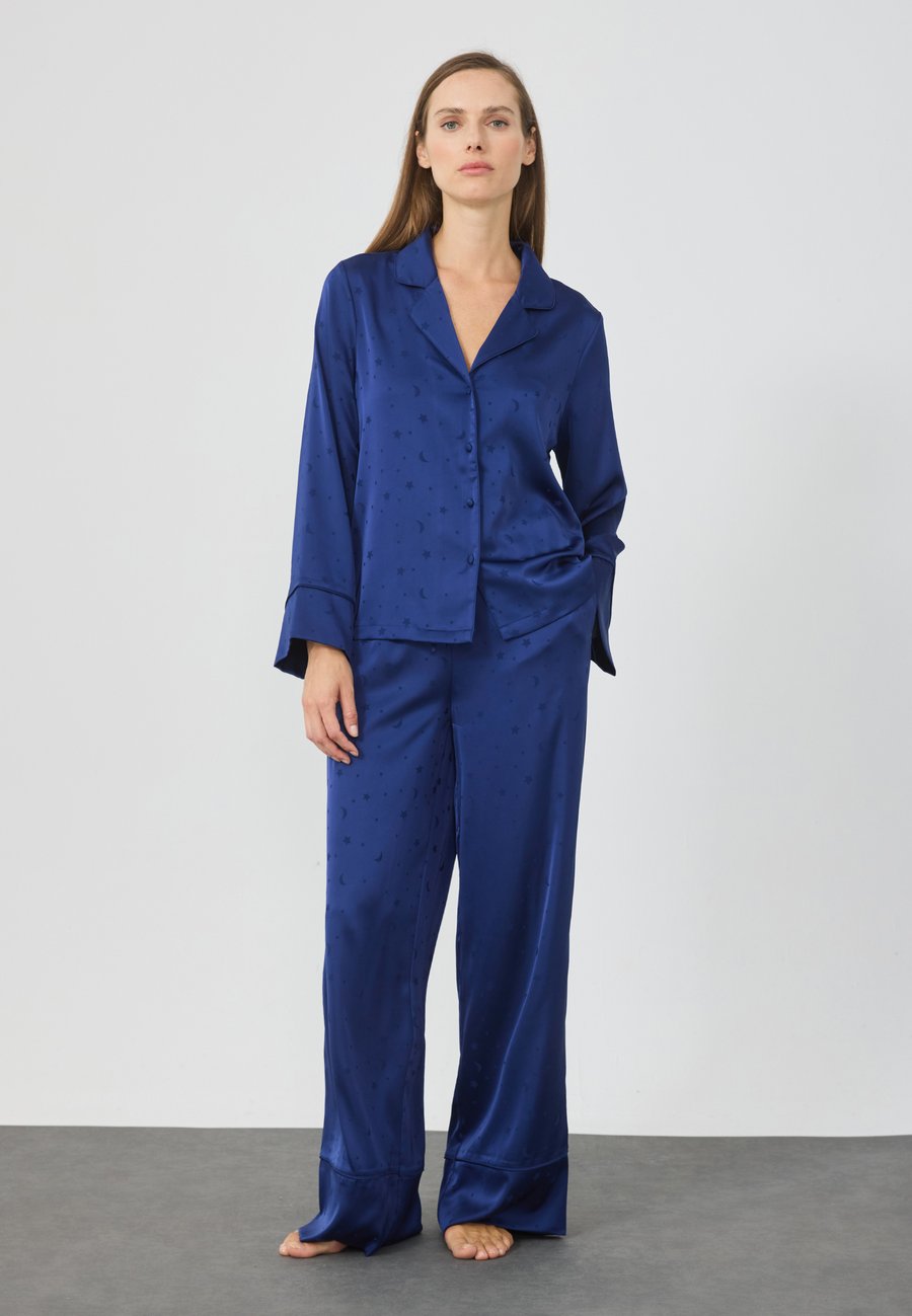 Пижамный комплект Anna Field SET, Dark Blue
Пижамный комплект Anna Field SET, Dark Blue