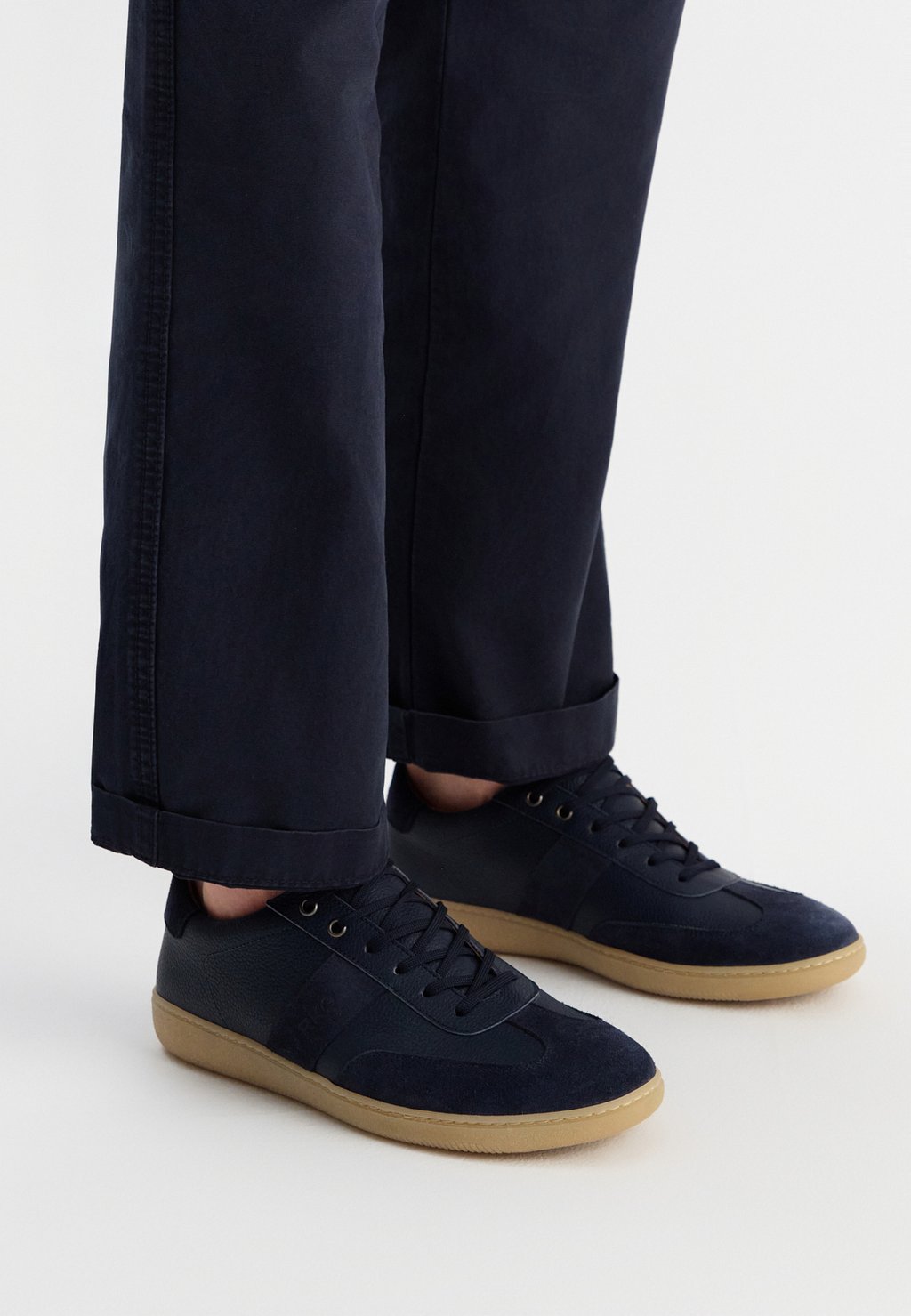 Кроссовки RYŁKO, темно-синий
Кроссовки RYŁKO, темно-синий