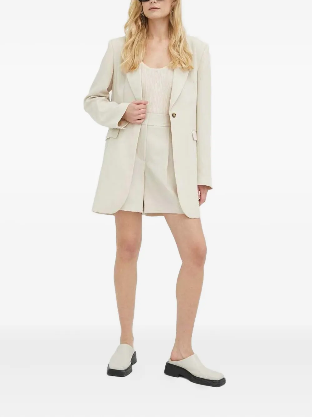 Шорты строгого кроя со складками HERSKIND, нейтральный
Шорты строгого кроя со складками HERSKIND, нейтральный