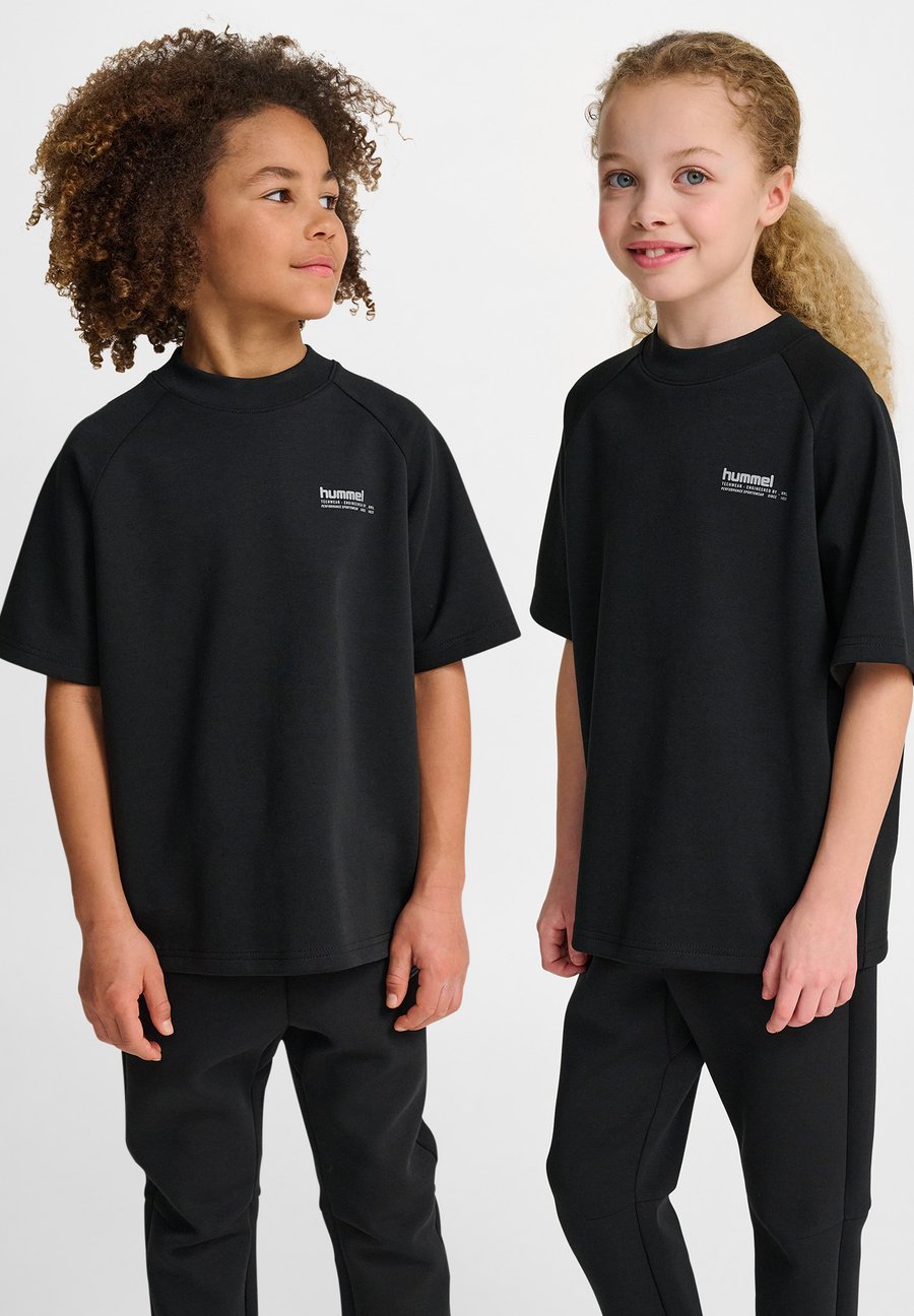 Футболка Hummel TECH LOOSE , Black, Черный, Футболка Hummel TECH LOOSE , Black
Футболка Hummel TECH LOOSE , Black, Черный, Футболка Hummel TECH LOOSE , Black
