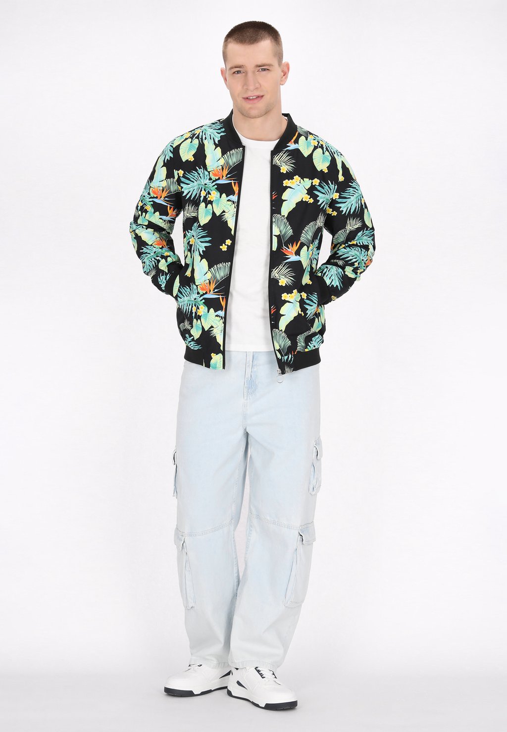 Куртка-бомбер Mo, черный
Куртка-бомбер Mo, черный