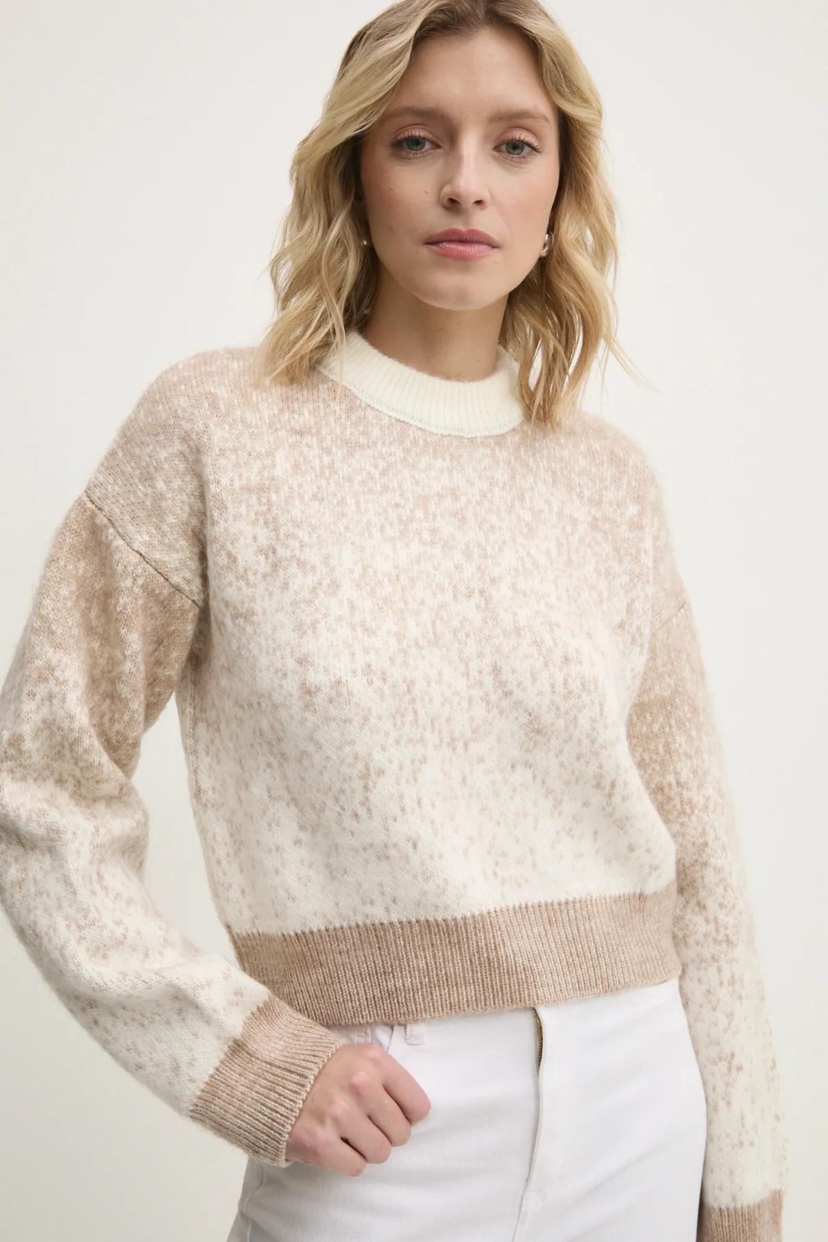 Свитер Answear Lab, бежевый
Свитер Answear Lab, бежевый