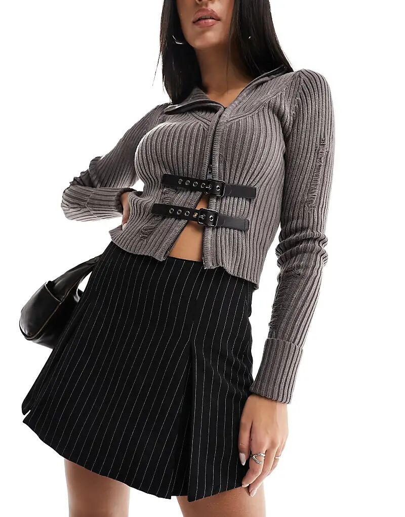 Юбка-шорты Reclaimed Vintage в тонкую полоску
Юбка-шорты Reclaimed Vintage в тонкую полоску