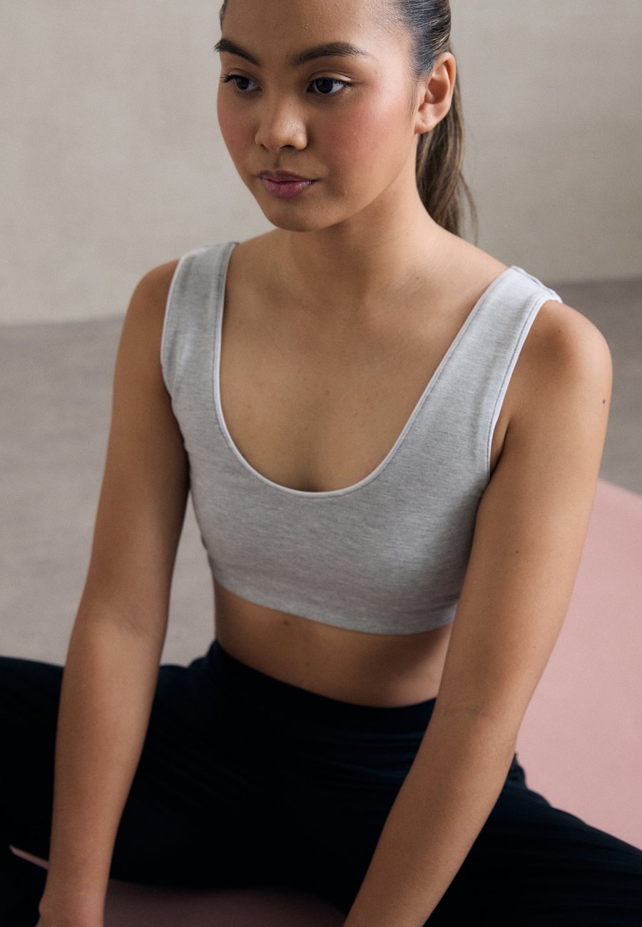 Бюстгальтер Casall SUBLIME FLING BRALETTE, Grey Melange/Grey
Бюстгальтер Casall SUBLIME FLING BRALETTE, Grey Melange/Grey