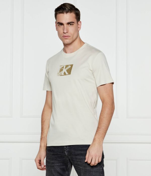Футболка Calvin Klein Jeans Regular Fit, бежевый / золотой
Футболка Calvin Klein Jeans Regular Fit, бежевый / золотой