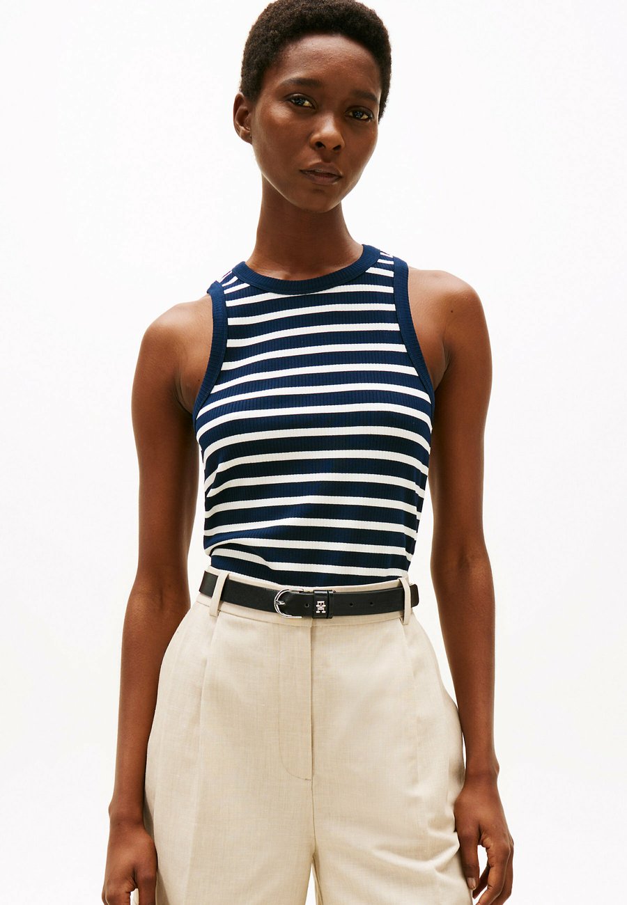Топ Tommy Hilfiger SLIM TANK, Dark Night Navy Ecru Stp/Blue
Топ Tommy Hilfiger SLIM TANK, Dark Night Navy Ecru Stp/Blue