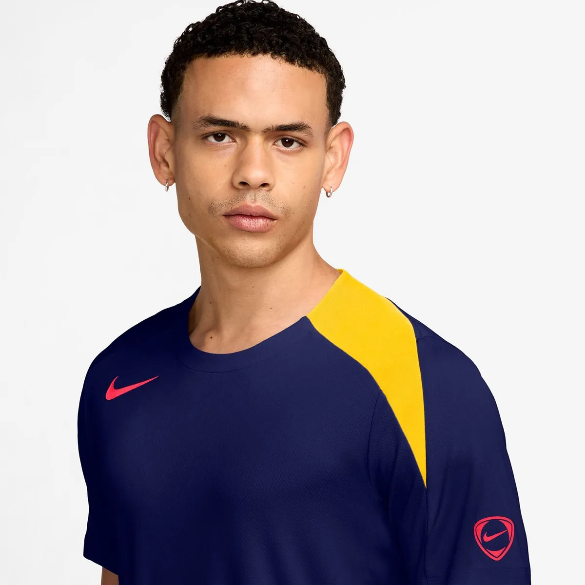 Мужская футболка Dri-FIT Strike Total 90 Nike, синий
Мужская футболка Dri-FIT Strike Total 90 Nike, синий