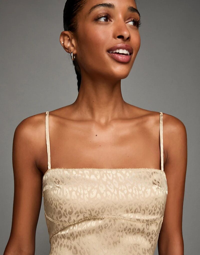 Мини-платье Bershka Jacquard бежево-золотистого цвета
Мини-платье Bershka Jacquard бежево-золотистого цвета