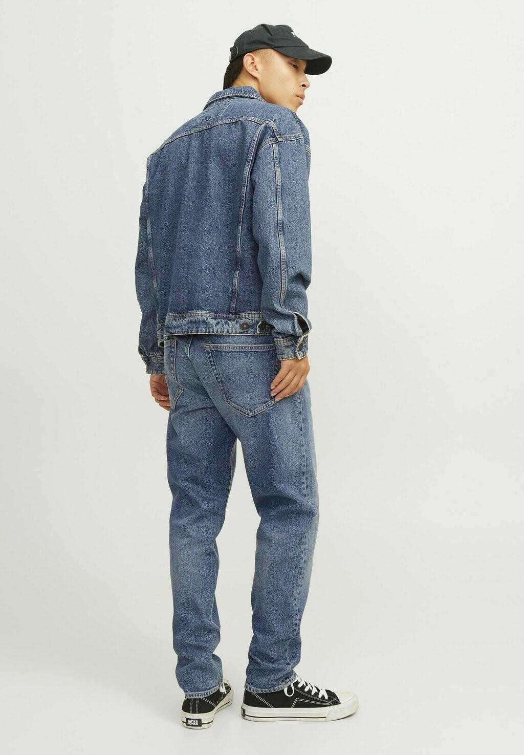 Джинсы прямого кроя TAPERED FIT JEANS JJIERIK JJCOOPER SBD 112 W/O BREAKS TAPERED FIT JEANS Jack & Jones, синий деним
Джинсы прямого кроя TAPERED FIT JEANS JJIERIK JJCOOPER SBD 112 W/O BREAKS TAPERED FIT JEANS Jack & Jones, синий деним