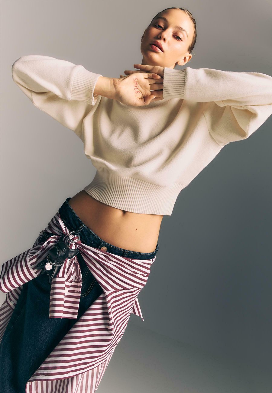 Джемпер Stradivarius WITH SASH, White
Джемпер Stradivarius WITH SASH, White