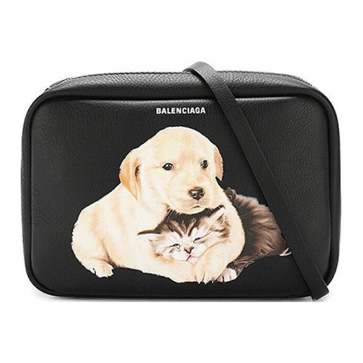 Кожаная плечевая сумка через плечо Balenciaga черная женская
Кожаная плечевая сумка через плечо Balenciaga черная женская