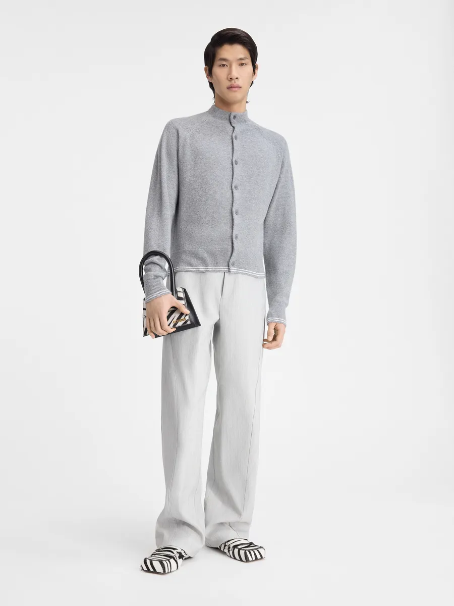 Кардиган с высоким воротником Питатто Jacquemus, серый
Кардиган с высоким воротником Питатто Jacquemus, серый