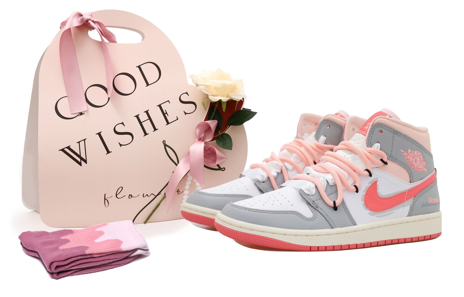 Баскетбольные кроссовки Air 1 Vintage Women's High-top White/Grey/Pink Jordan
Баскетбольные кроссовки Air 1 Vintage Women's High-top White/Grey/Pink Jordan