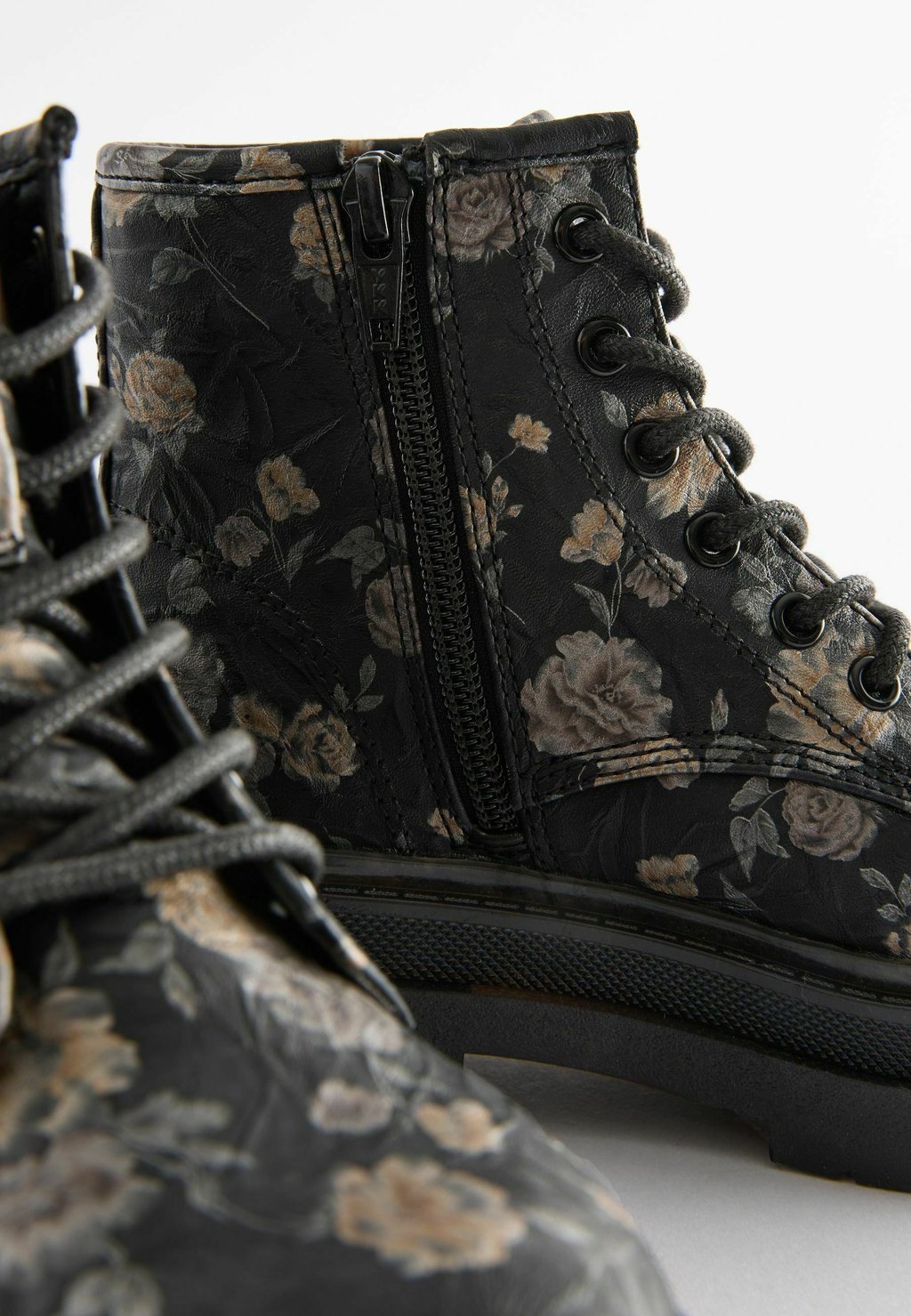 Ботильоны на шнуровке Next, черный
Ботильоны на шнуровке Next, черный