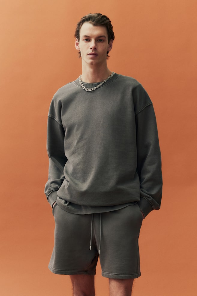 Спортивные шорты обычного кроя H&M, серый
Спортивные шорты обычного кроя H&M, серый