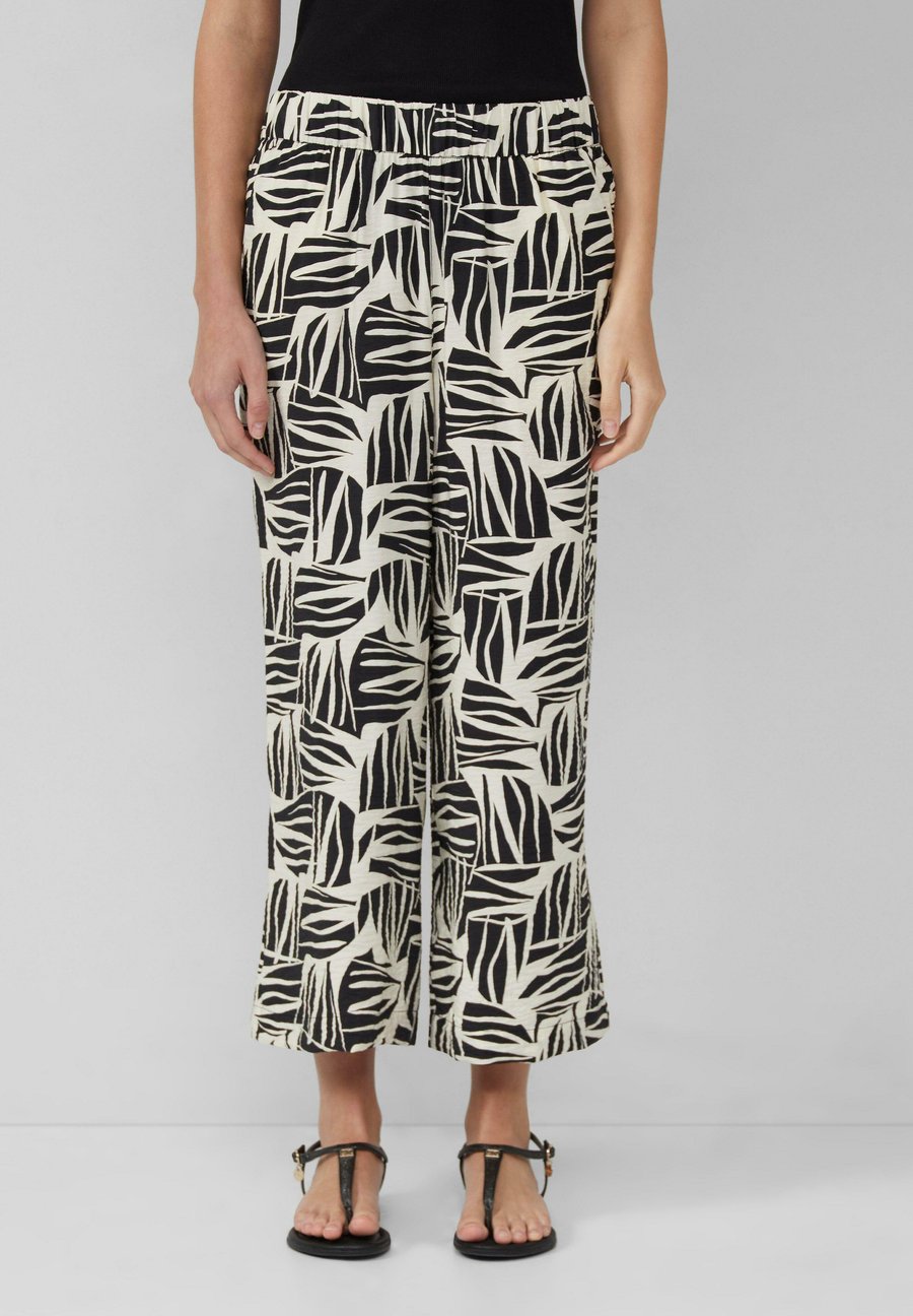 Брюки s.Oliver Trousers, Schwarz/Mottled Black
Брюки s.Oliver Trousers, Schwarz/Mottled Black