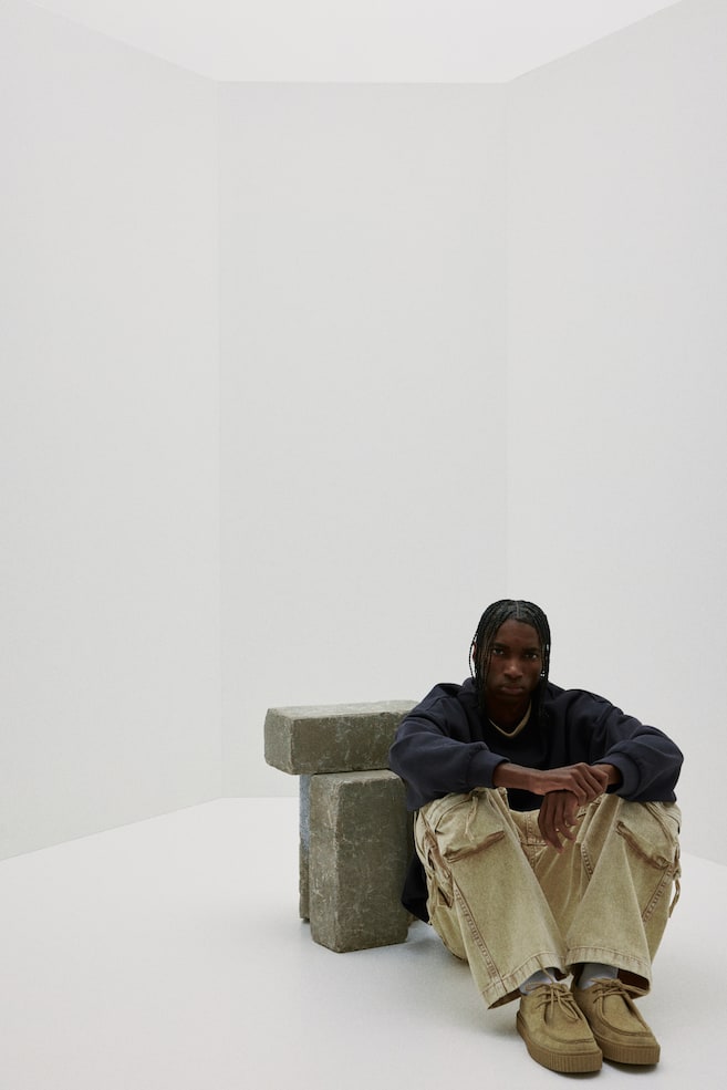 Выцветшая толстовка свободного кроя. H&M, черный
Выцветшая толстовка свободного кроя. H&M, черный