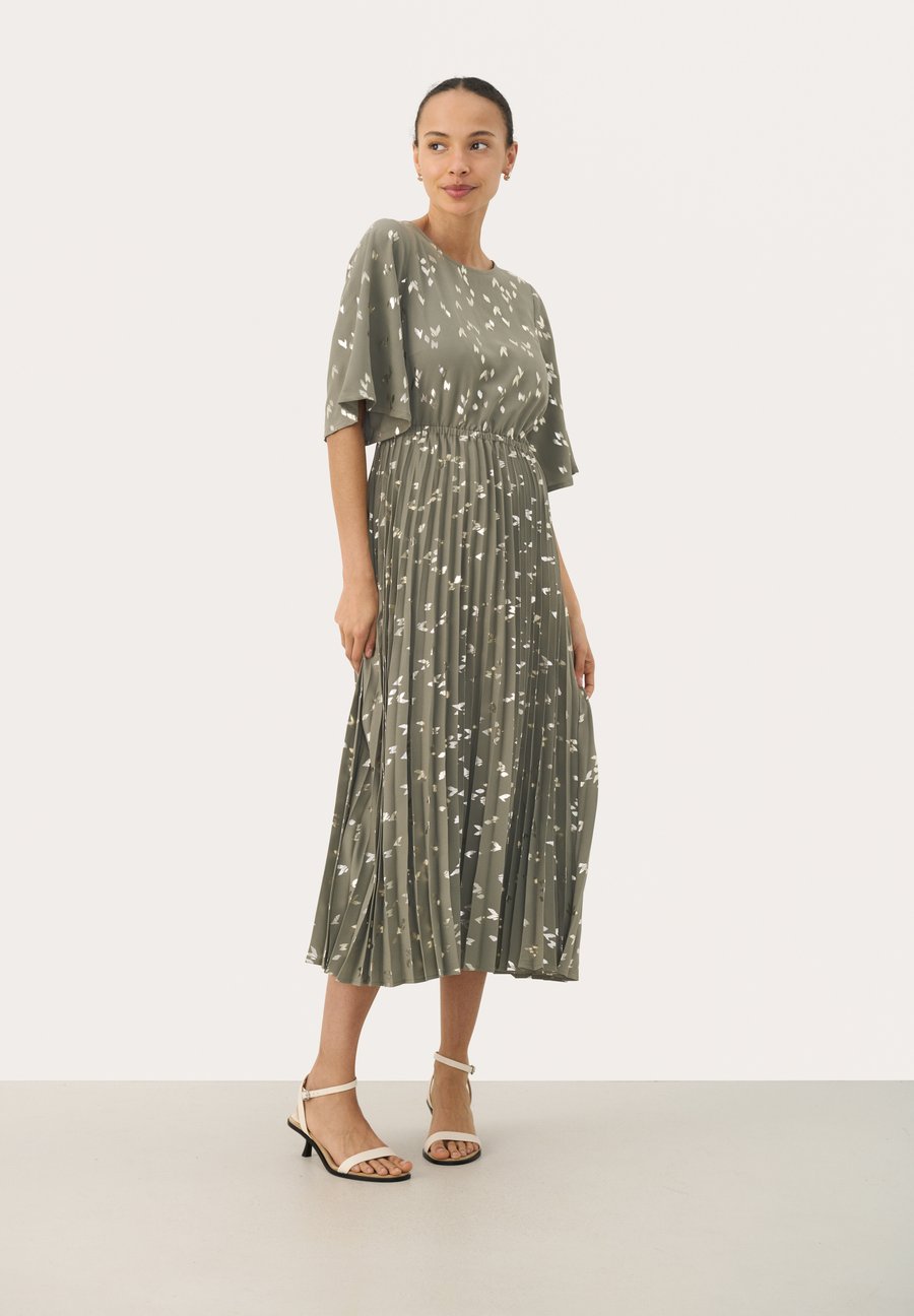 Платье Part Two SARAFINA, Vetiver Foil Print/Green
Платье Part Two SARAFINA, Vetiver Foil Print/Green