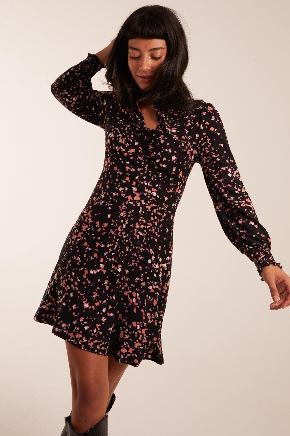 Мини-платье с высоким воротником и вырезом в виде замочной скважины Blue Vanilla, черный 
Мини-платье с высоким воротником и вырезом в виде замочной скважины Blue Vanilla, черный