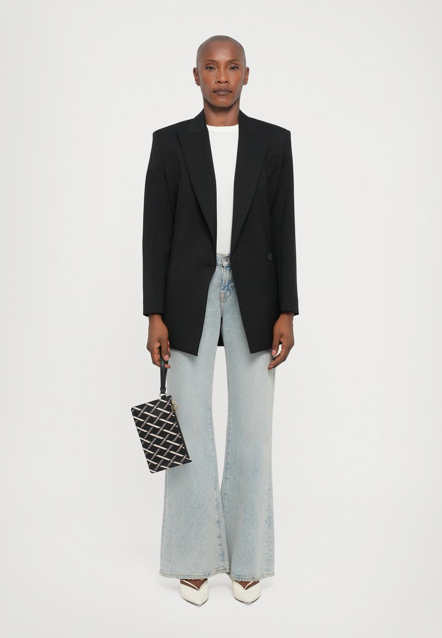 Клатч Armani Exchange FLAT CASE, Black
Клатч Armani Exchange FLAT CASE, Black