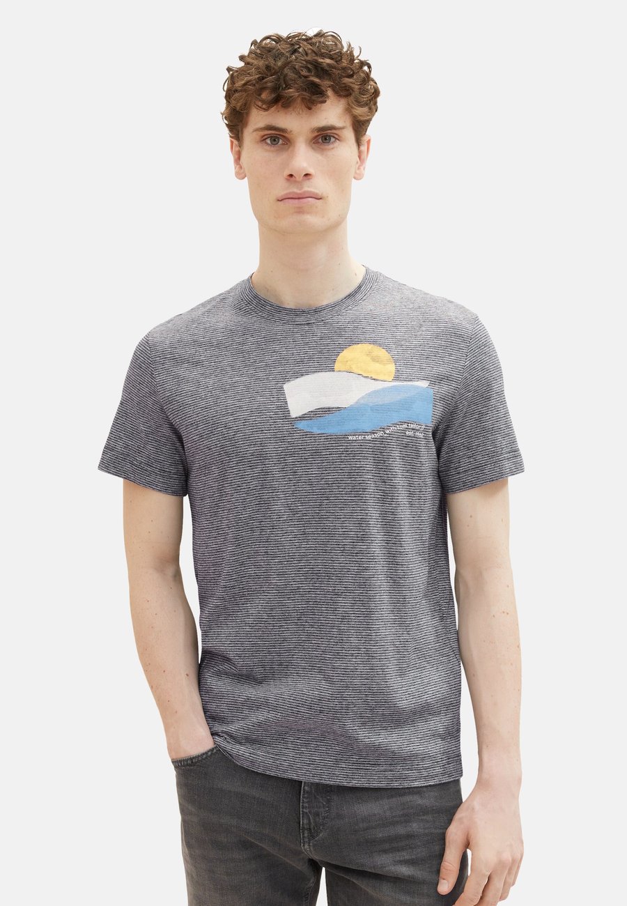 Футболка TOM TAILOR GESTREIFTES KURZARMSHIRT MIT RUNDHALSAUSSCHNI, Dunkelblau/Dark Blue, Синий, Футболка TOM TAILOR GESTREIFTES KURZARMSHIRT MIT RUNDHALSAUSSCHNI, Dunkelblau/Dark Blue
Футболка TOM TAILOR GESTREIFTES KURZARMSHIRT MIT RUNDHALSAUSSCHNI, Dunkelblau/Dark Blue, Синий, Футболка TOM TAILOR GESTREIFTES KURZARMSHIRT MIT RUNDHALSAUSSCHNI, Dunkelblau/Dark Blue