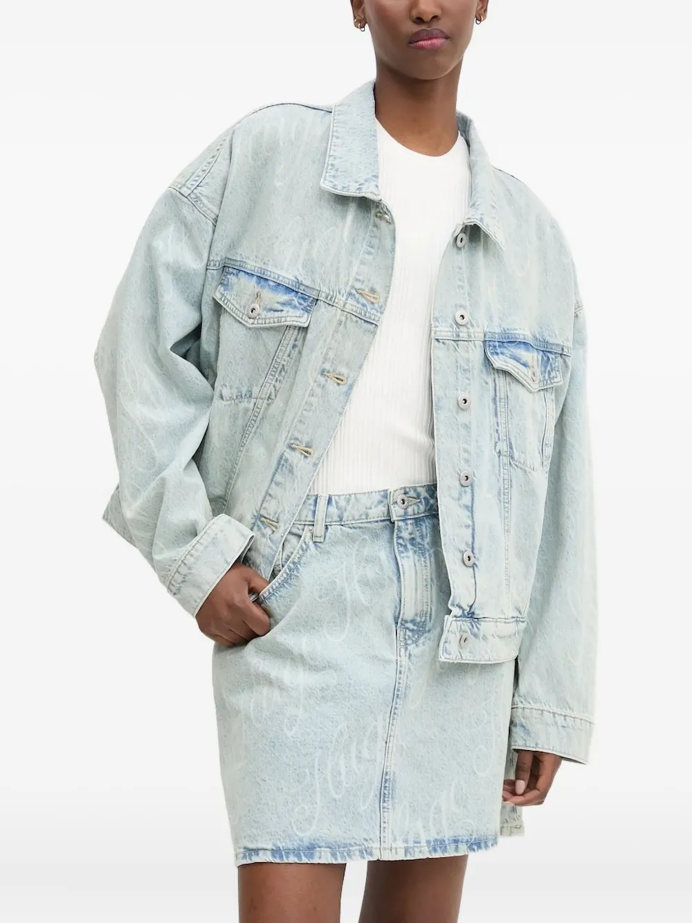 Джинсовая куртка Lou с кислотной стиркой HUGO, синий
Джинсовая куртка Lou с кислотной стиркой HUGO, синий