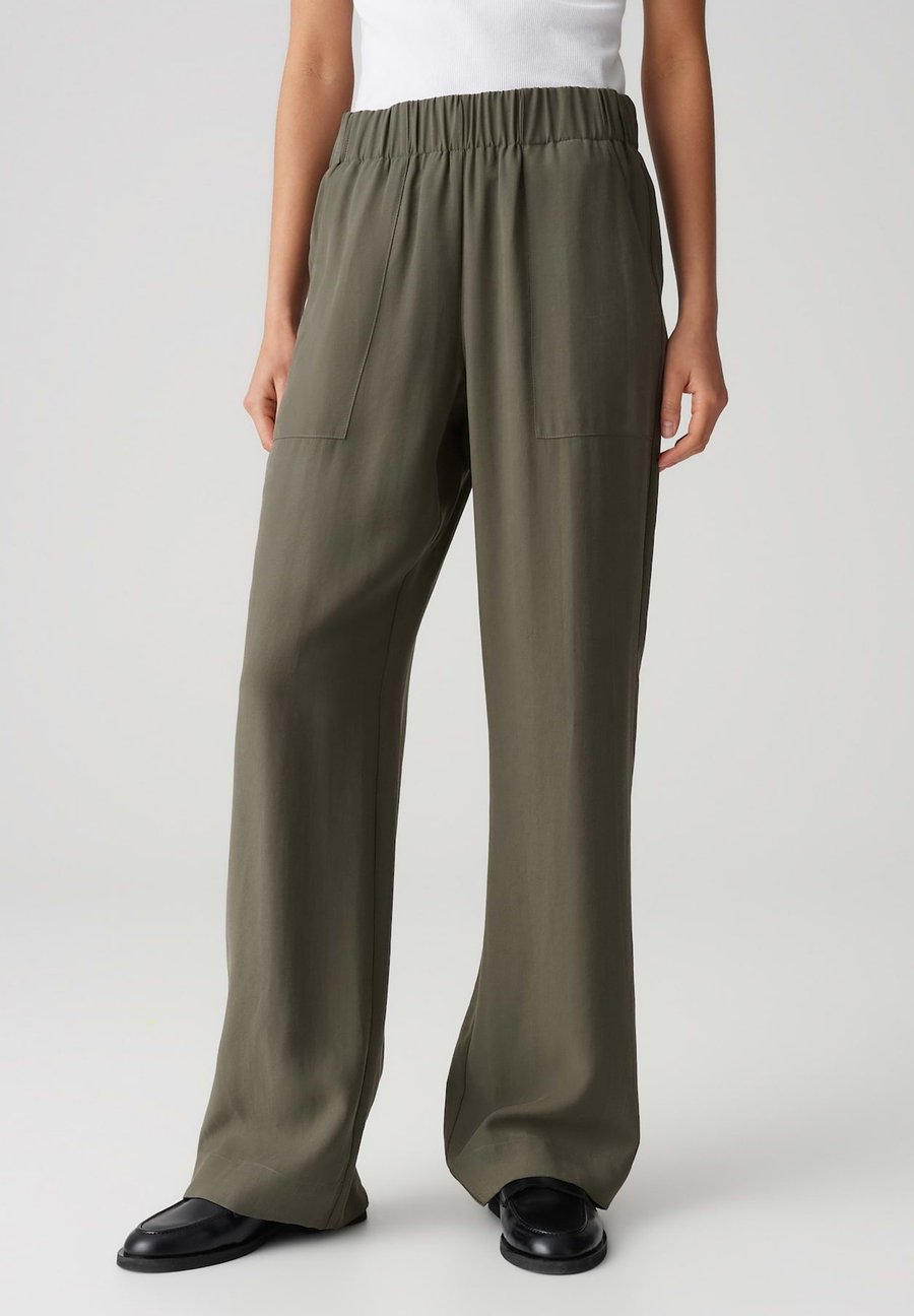 Брюки OPUS HIGH RISE LONG WIDE FIT ELASTIC WAISTBAND, Olive Leaf/Olive
Брюки OPUS HIGH RISE LONG WIDE FIT ELASTIC WAISTBAND, Olive Leaf/Olive