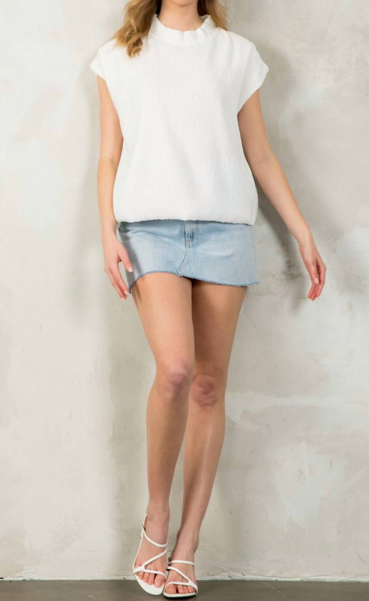 Текстурированный топ белого цвета THML 
Текстурированный топ белого цвета THML