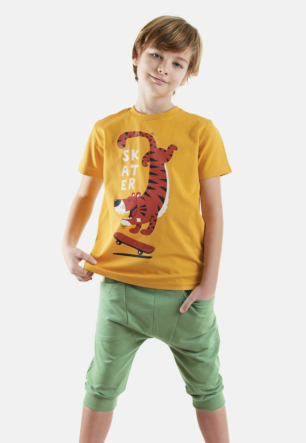 Футболка с принтом SKATER SET Denokids, горчичный
Футболка с принтом SKATER SET Denokids, горчичный