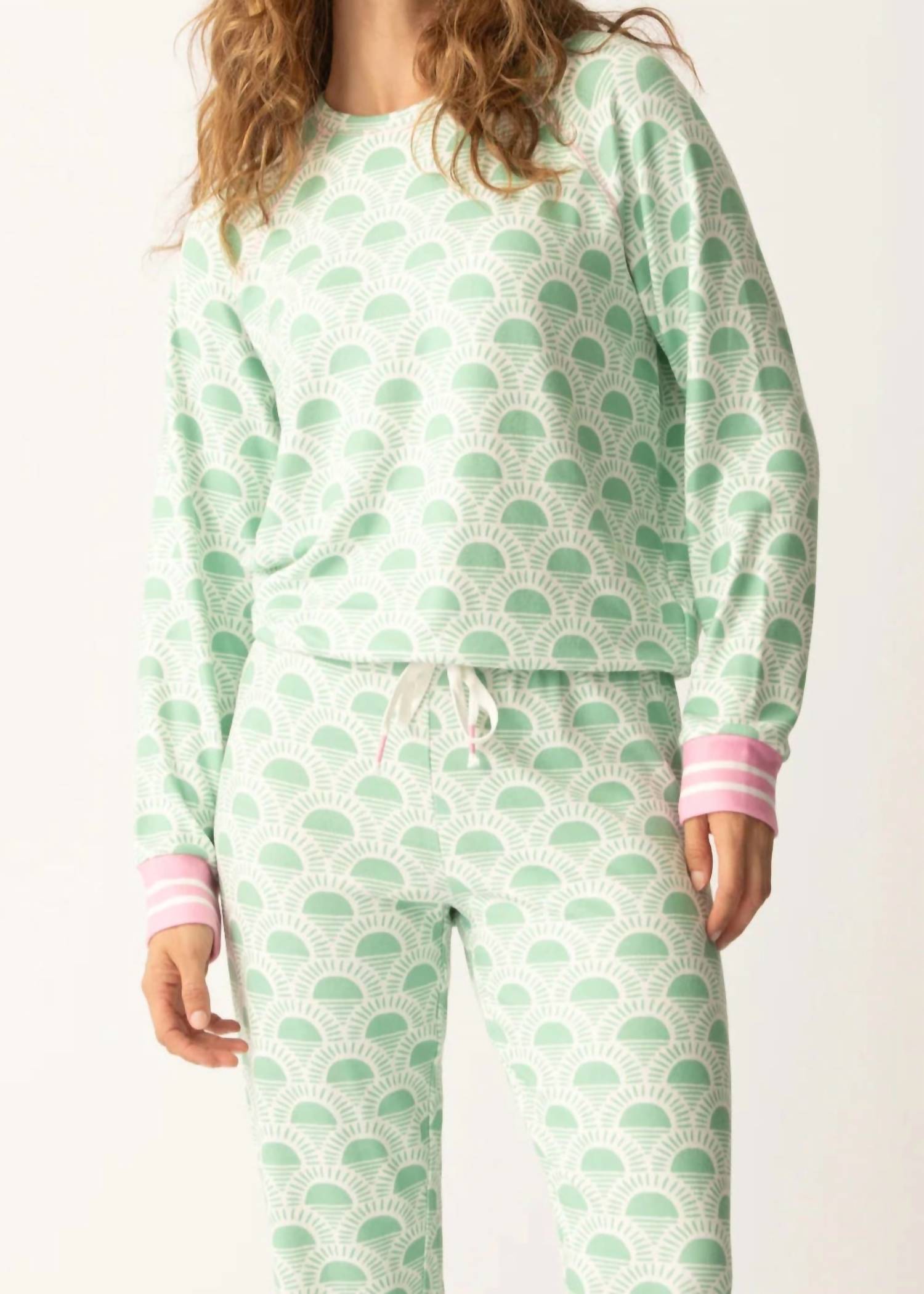 Длинный топ с рукавами Peachy Party Courtside в весенне-зеленом цвете PJ Salvage
Длинный топ с рукавами Peachy Party Courtside в весенне-зеленом цвете PJ Salvage