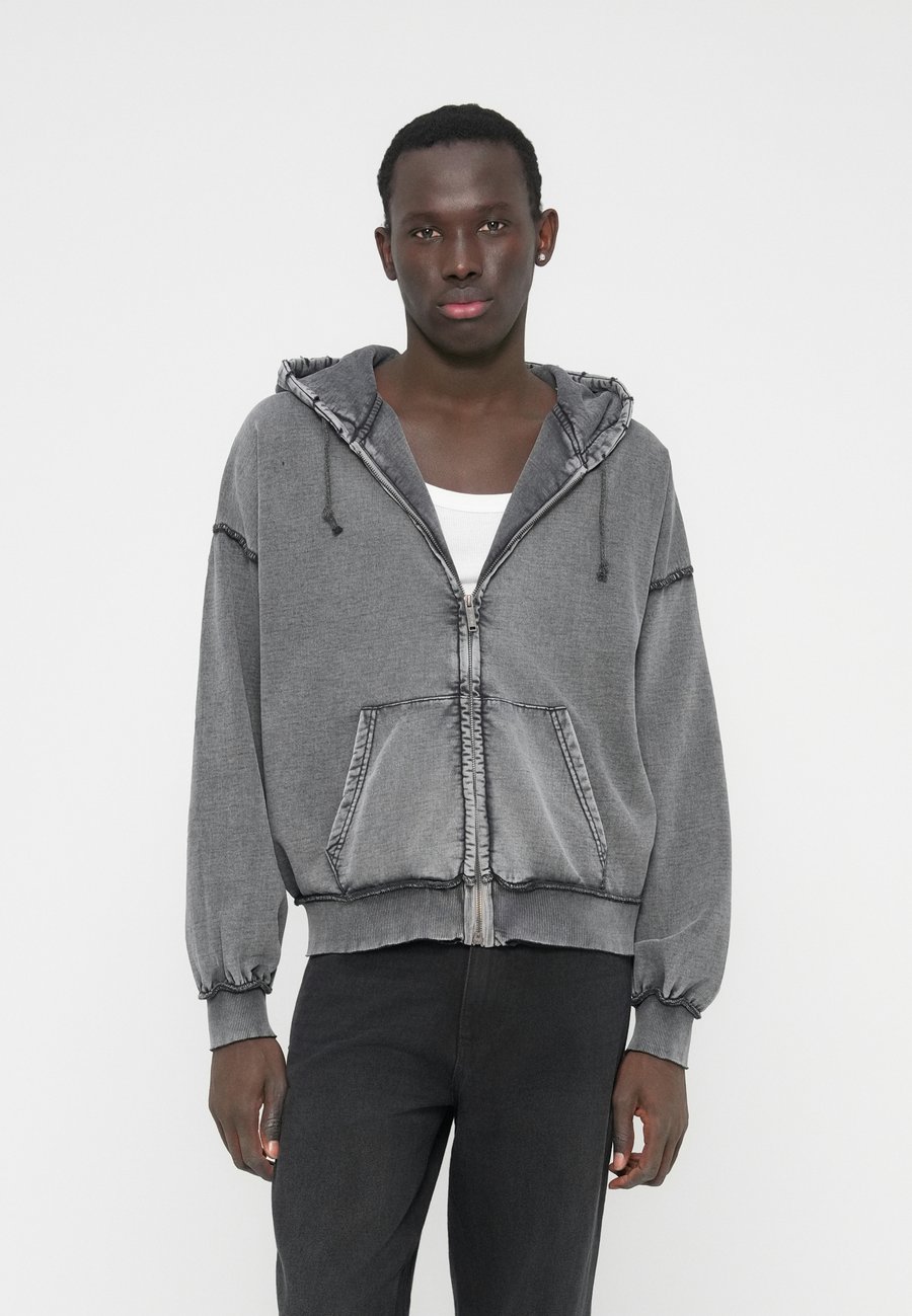 Толстовка Wasted Paris KINGDOM CURVE FADED ZIP UNISEX, Faded Black/Black
Толстовка Wasted Paris KINGDOM CURVE FADED ZIP UNISEX, Faded Black/Black