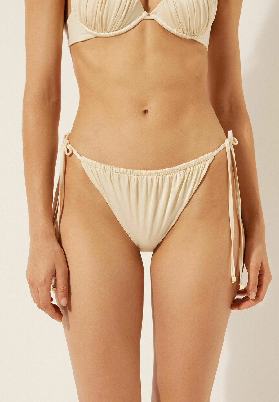 Низ бикини Calzedonia CALZEDONIA, Ivory/Off-White, Белый, Низ бикини Calzedonia CALZEDONIA, Ivory/Off-White
Низ бикини Calzedonia CALZEDONIA, Ivory/Off-White, Белый, Низ бикини Calzedonia CALZEDONIA, Ivory/Off-White