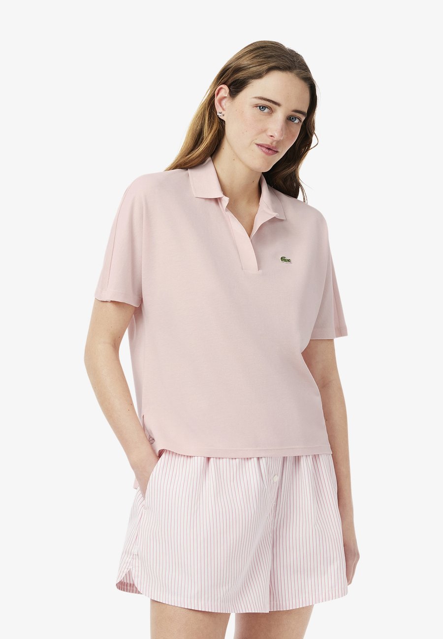 Поло Lacoste SHORT SLEEVES, Rose Pale Ady/Pink
Поло Lacoste SHORT SLEEVES, Rose Pale Ady/Pink